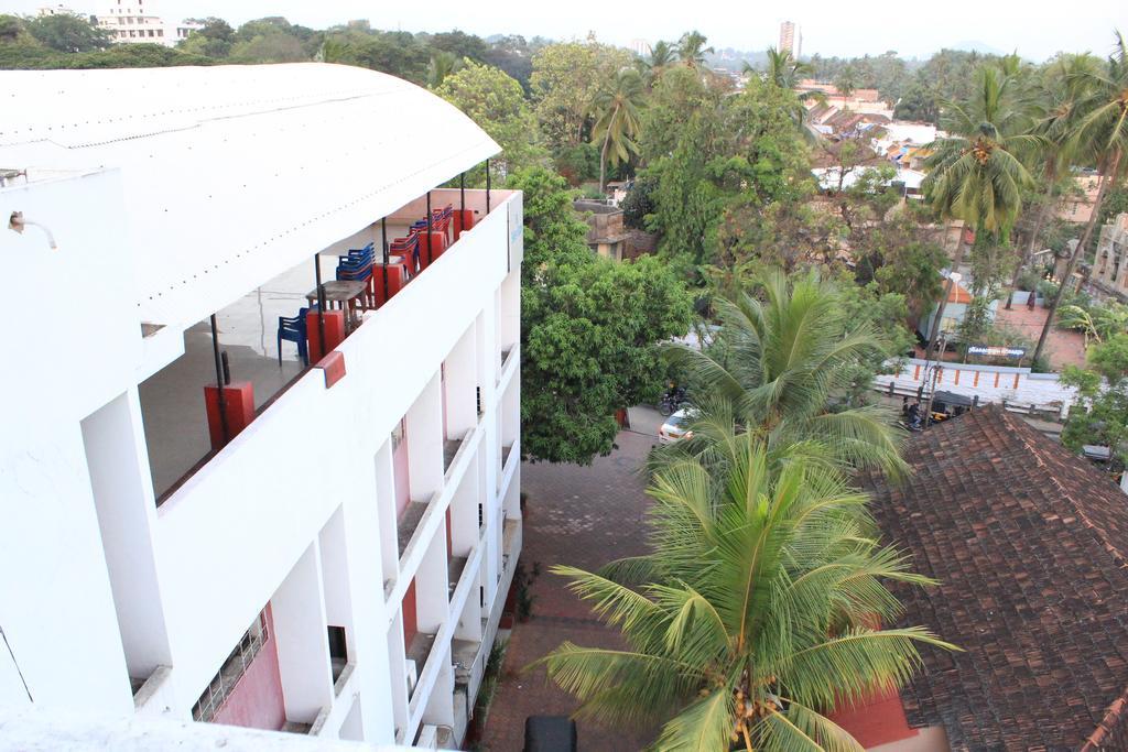 Hotel Silver Sand Thiruvananthapuram Bagian luar foto