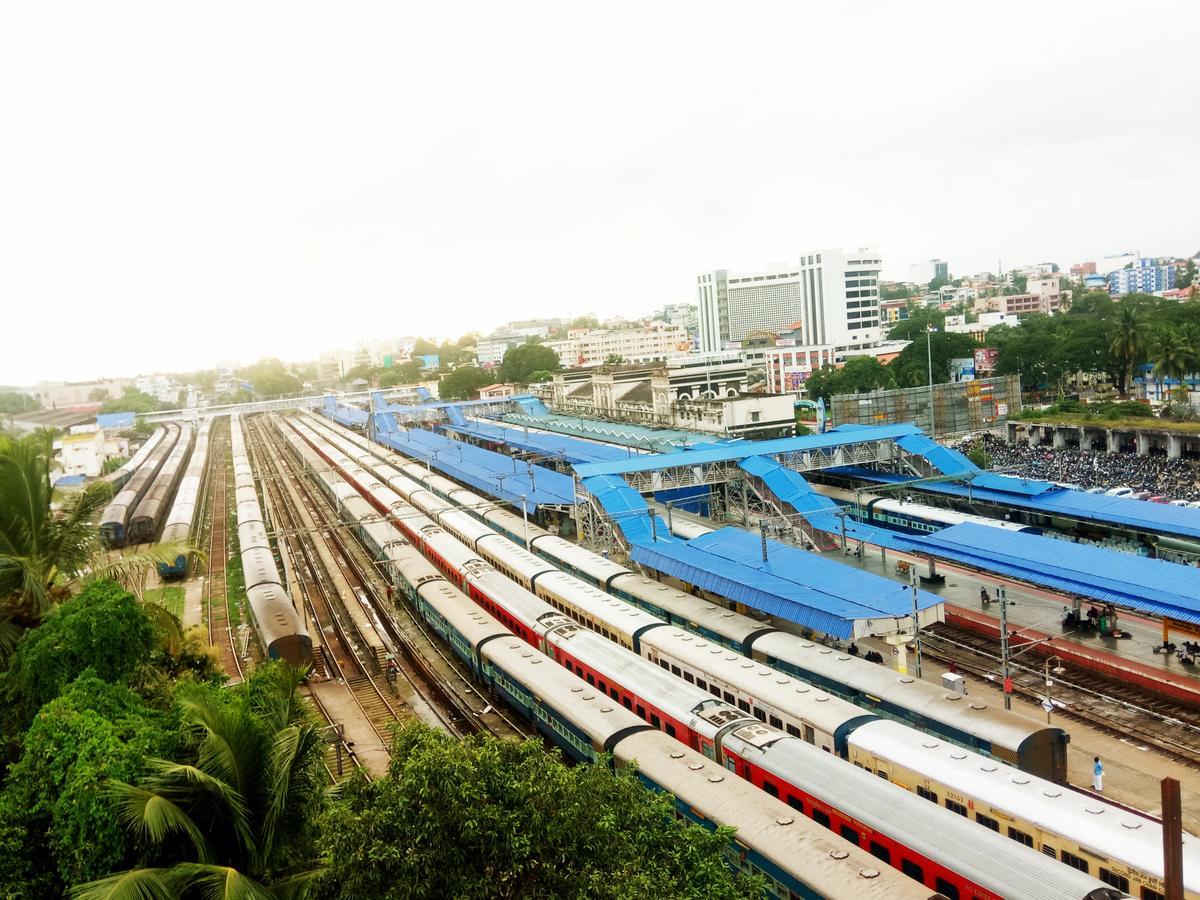 Hotel Silver Sand Thiruvananthapuram Bagian luar foto